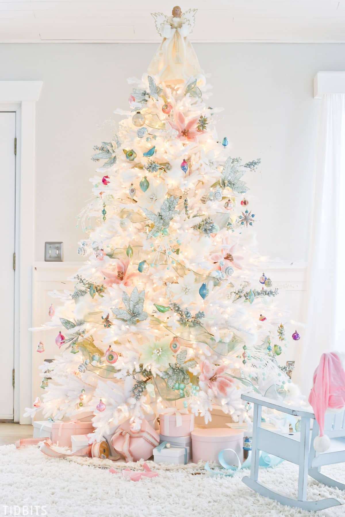 A-Colorful-Christmas-Home-Tour-TIDBITS-8