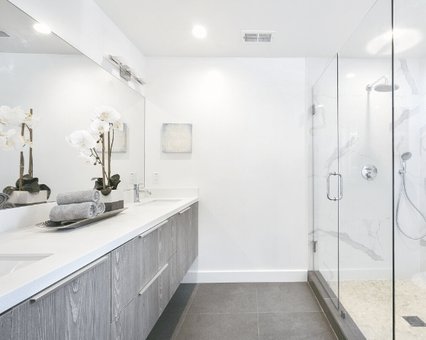 Ideas to Open Up a Windowless Bathroom